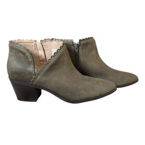 Journee Collection Tessa Olive Suede Scalloped Ankle Booties Sz 11